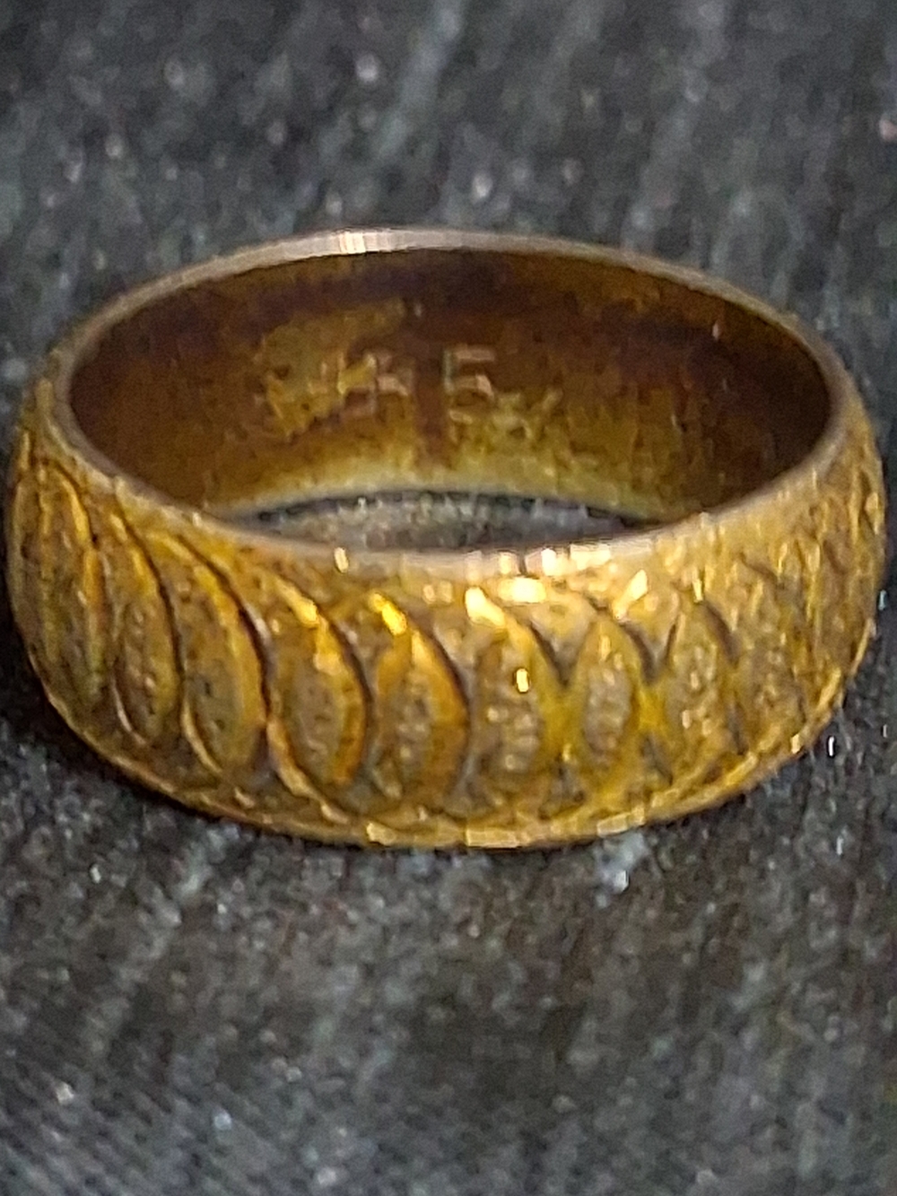 Vintage UNCAS Gold Tone Textured Band Ring Patterned Leaf Size 5